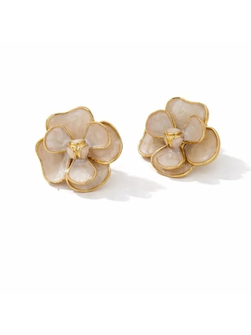 New! Amalie Ivory Flower Post Earrings (2013) NWOT